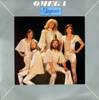 Ein Bild, das Foto, darstellend, Geb�ude, Frau enth�lt.

Automatisch generierte Beschreibung