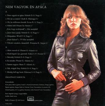 Ein Bild, das Person, Frau, drau�en, Text enth�lt.

Automatisch generierte Beschreibung