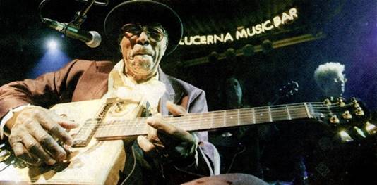 Ein Bild, das Musikinstrument, Konzert, Musik, Saiteninstrument enth�lt.

Automatisch generierte Beschreibung