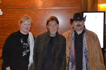 Ein Bild, das Menschliches Gesicht, Kleidung, Person, Im Haus enth�lt.

Automatisch generierte Beschreibung